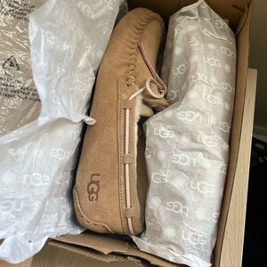 NWT Ugg Dakota